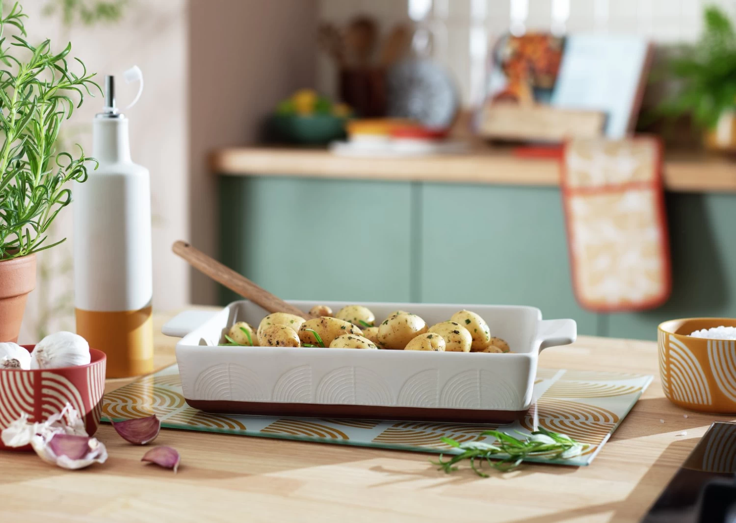 Habitat Global Medium Stoneware Roaster 4 Habitat Global Medium Stoneware Roaster - Image 2