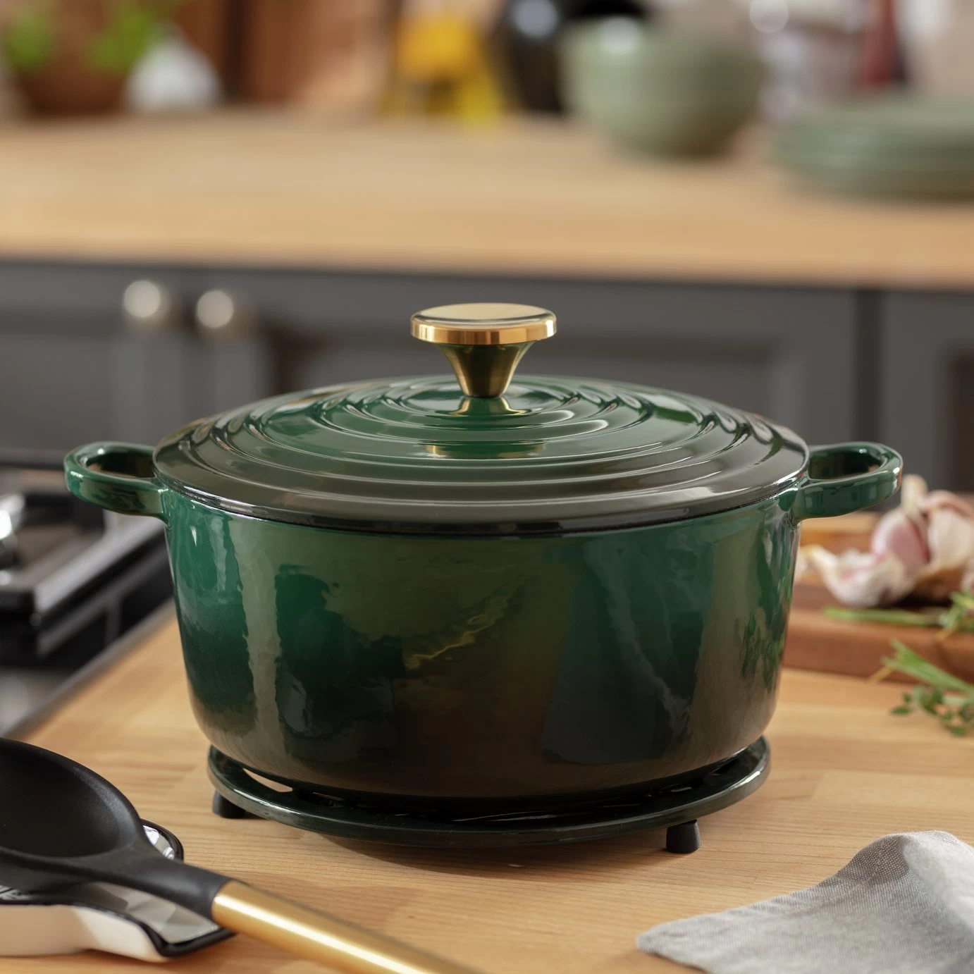 Habitat 3.3 Litre Cast Iron Casserole Dish - Green 4 Habitat 3.3 Litre Cast Iron Casserole Dish - Green - Image 2