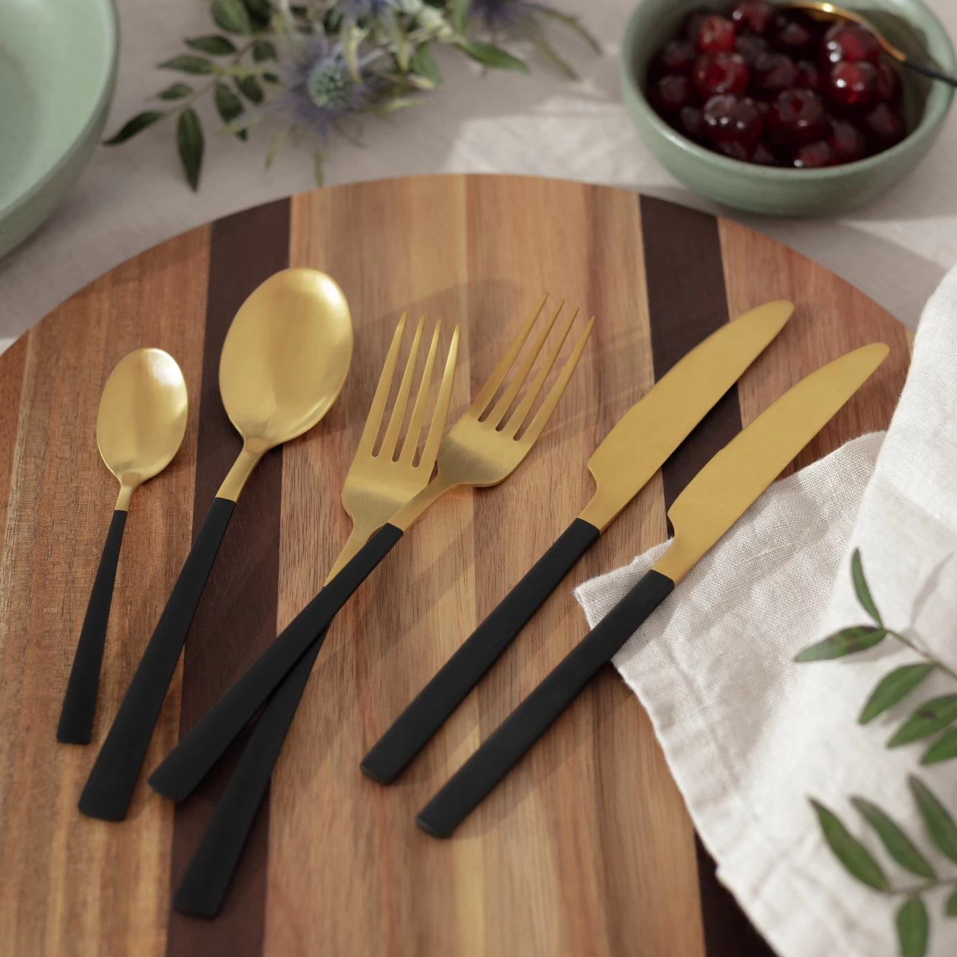 Habitat Two Tone 16 Piece Stainless Steel Cutlery Set 4 Habitat Two Tone 16 Piece Stainless Steel Cutlery Set - Image 2