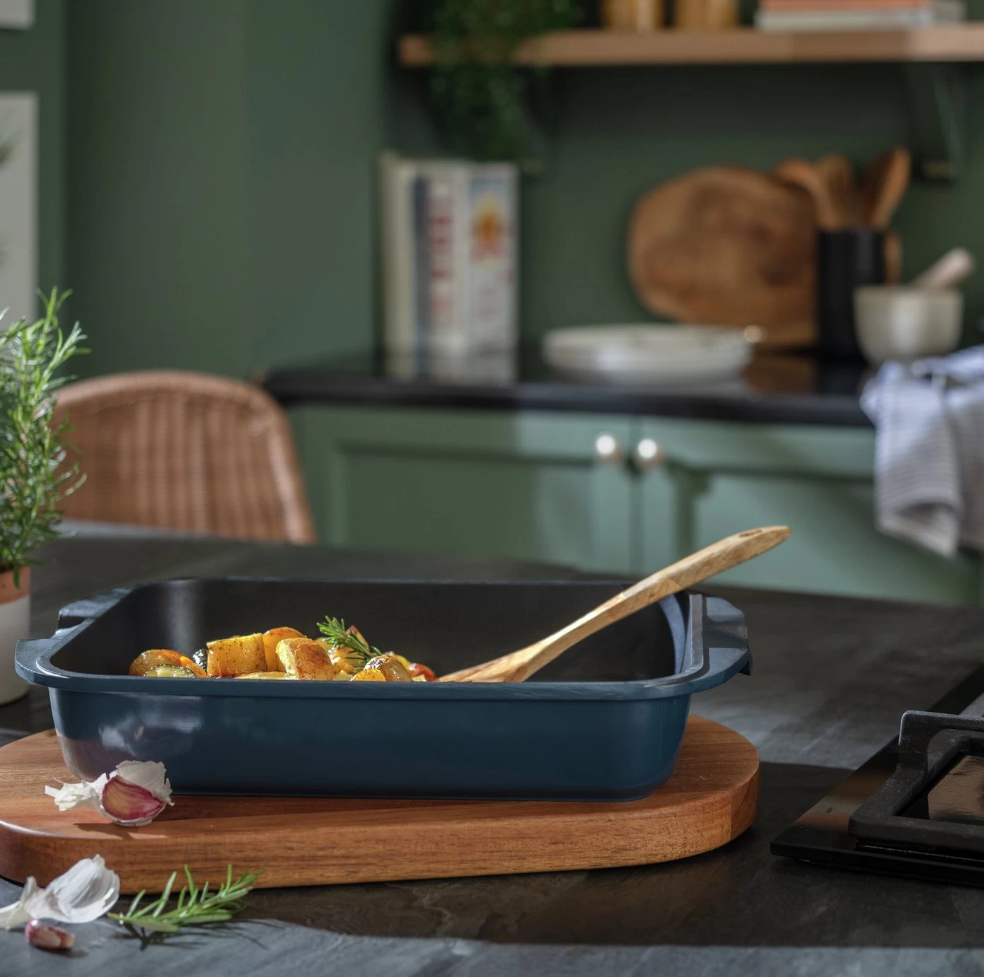 Habitat Cast Aluminium Large Roasting Tin 4 Habitat Cast Aluminium Large Roasting Tin - Image 2