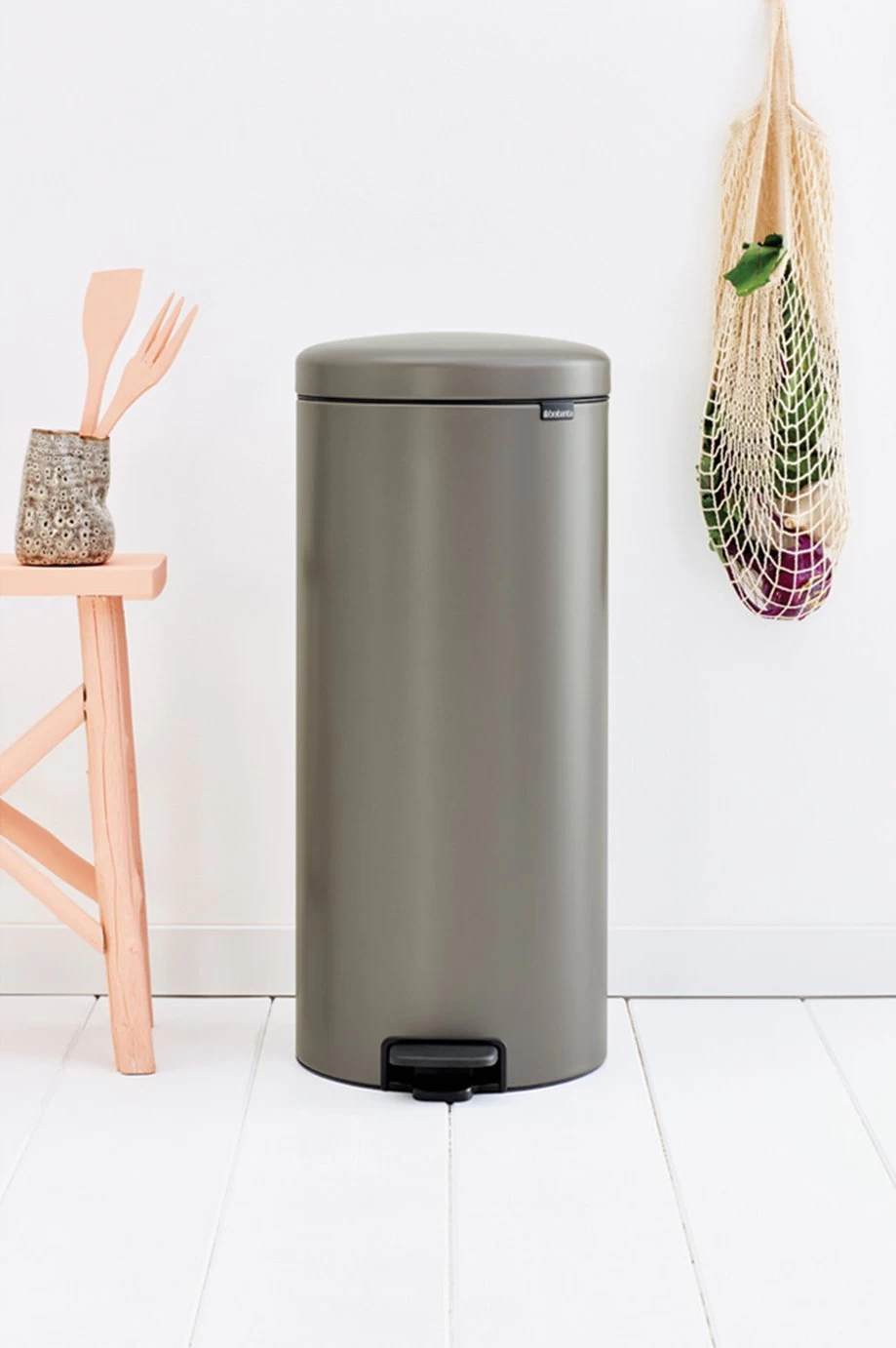 Brabantia New Icon 30 Litre Bin - Platinum 6 Brabantia New Icon 30 Litre Bin - Platinum - Image 4