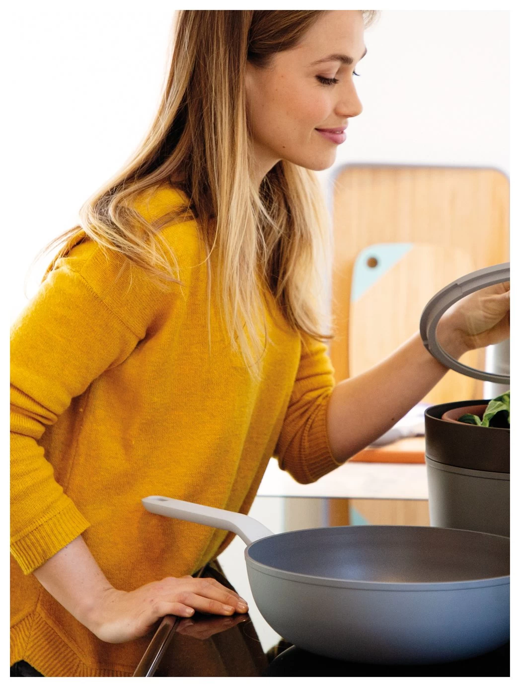 BergHOFF Leo 28cm Non Stick Stir Fry Pan 4 BergHOFF Leo 28cm Non Stick Stir Fry Pan - Image 2