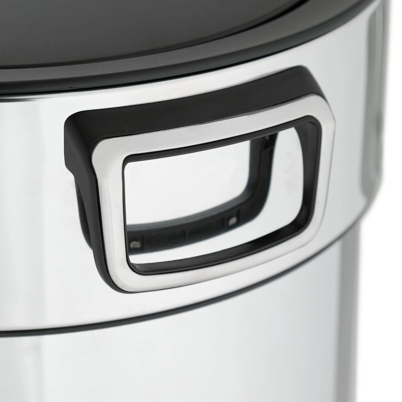 Habitat 30 Litre Round Touch Op Bin - Silver 6 Habitat 30 Litre Round Touch Op Bin - Silver - Image 4