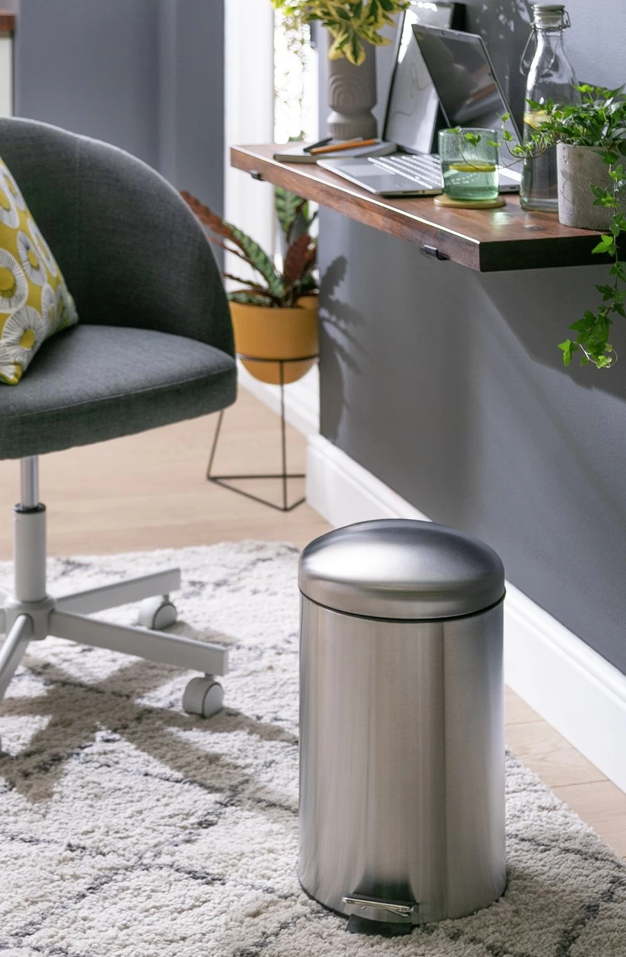 Habitat 12 Litre Domed Pedal Bin - Silver 4 Habitat 12 Litre Domed Pedal Bin - Silver - Image 2