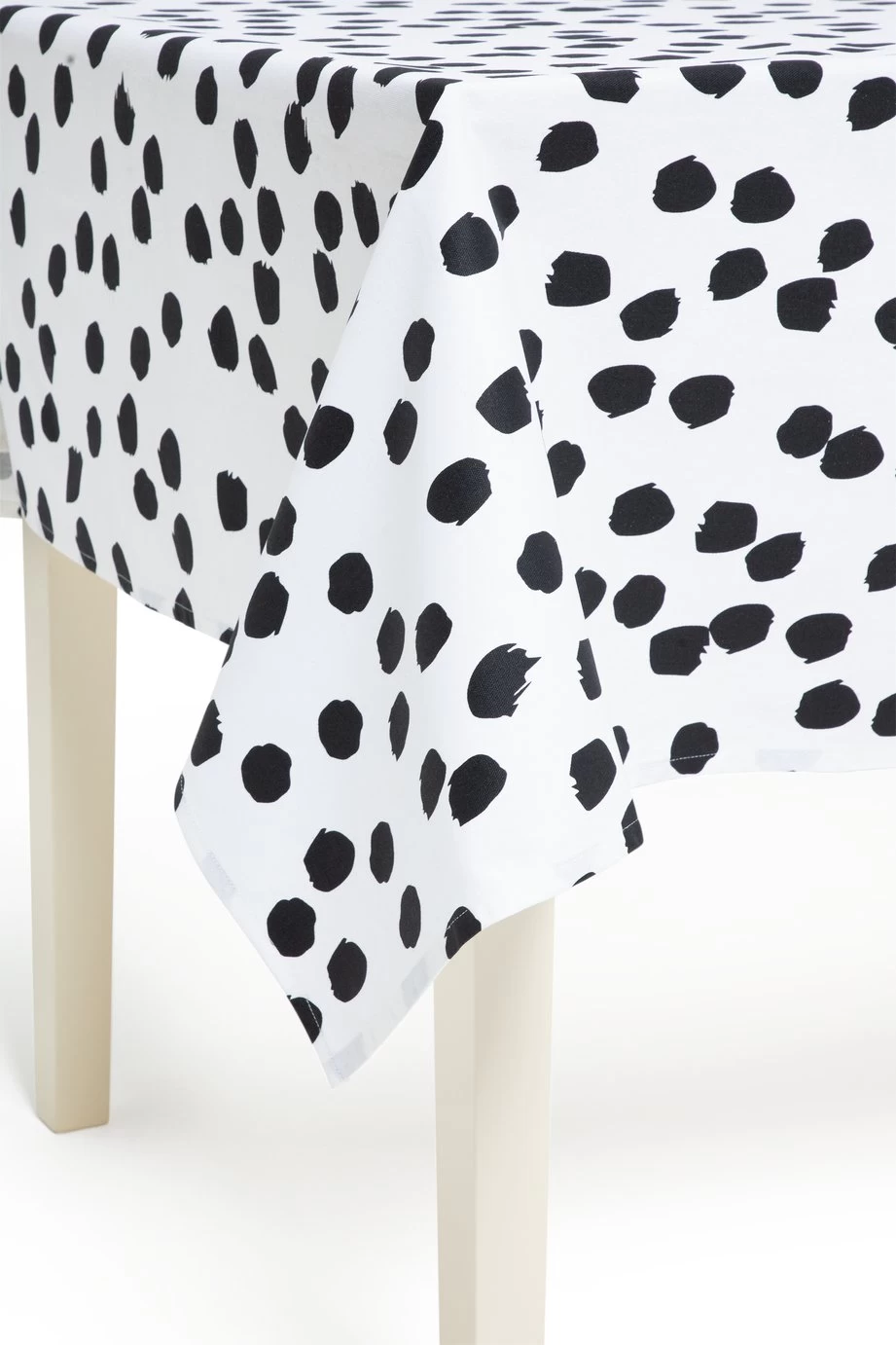 Habitat Spot Wipe Clean Cotton Table Cloth - White 3 Habitat Spot Wipe Clean Cotton Table Cloth - White