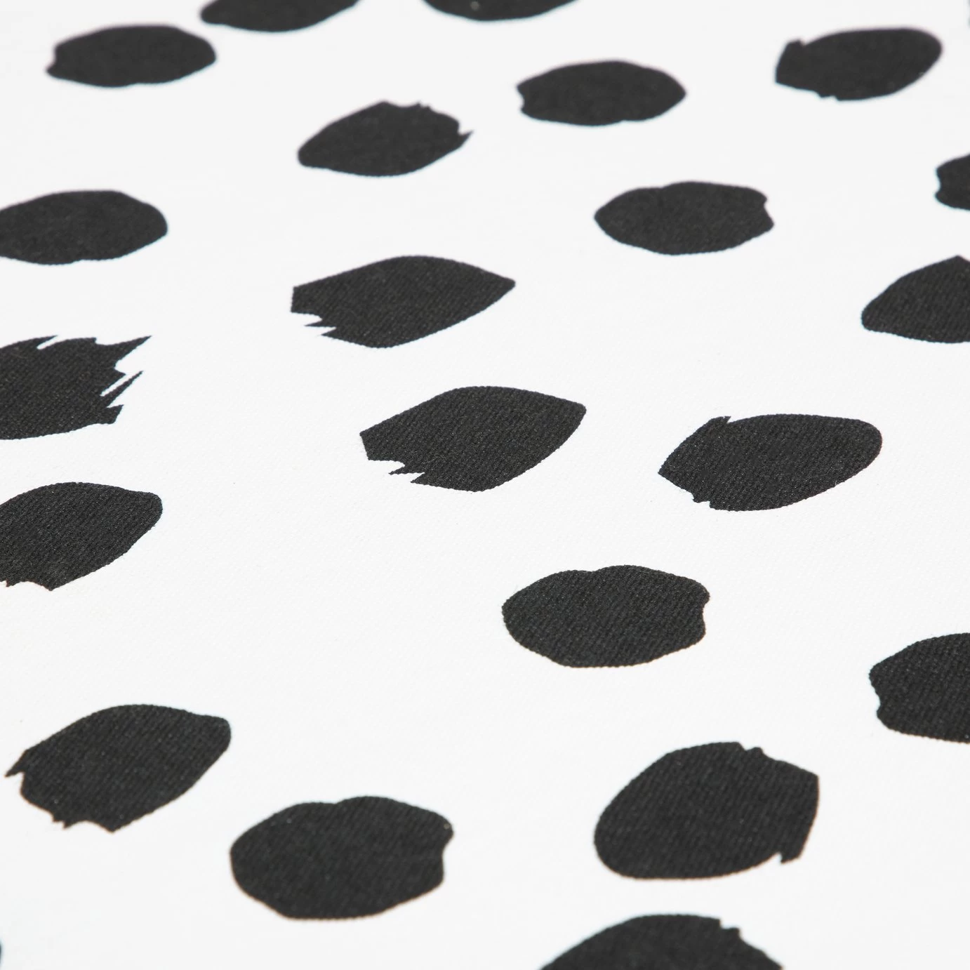 Habitat Spot Wipe Clean Cotton Table Cloth - White 5 Habitat Spot Wipe Clean Cotton Table Cloth - White - Image 3