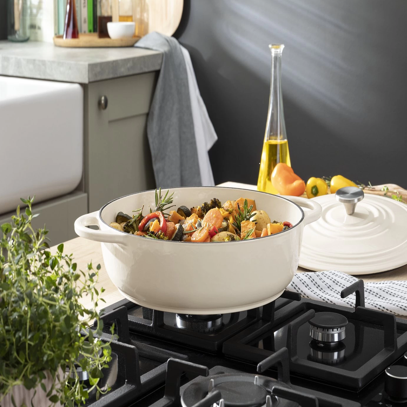 Habitat 4 Litre Cast Iron Shallow Casserole Dish - Cream 4 Habitat 4 Litre Cast Iron Shallow Casserole Dish - Cream - Image 2