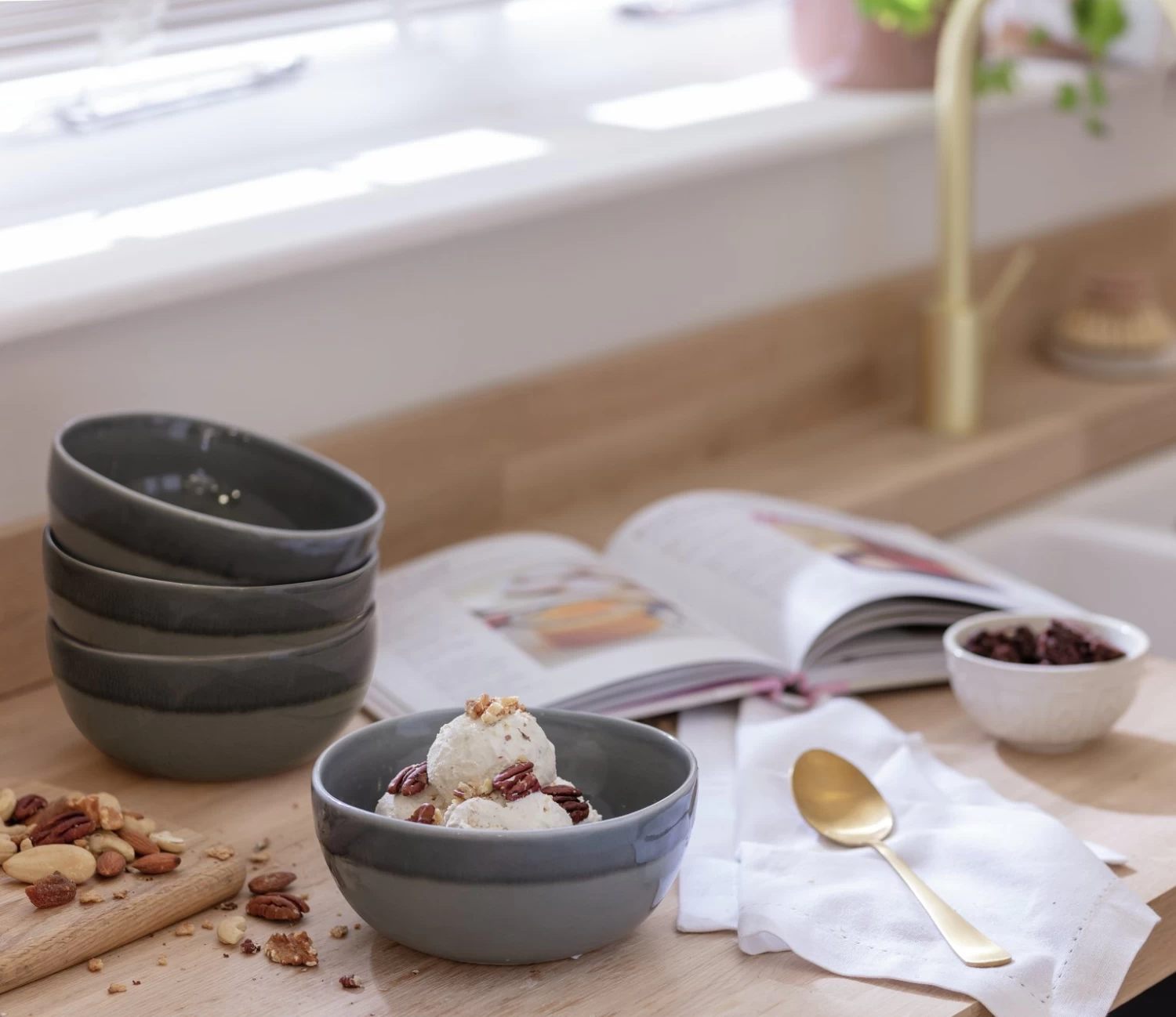 Habitat Evora 4 Piece Stoneware Cereal Bowl - Green 4 Habitat Evora 4 Piece Stoneware Cereal Bowl - Green - Image 2